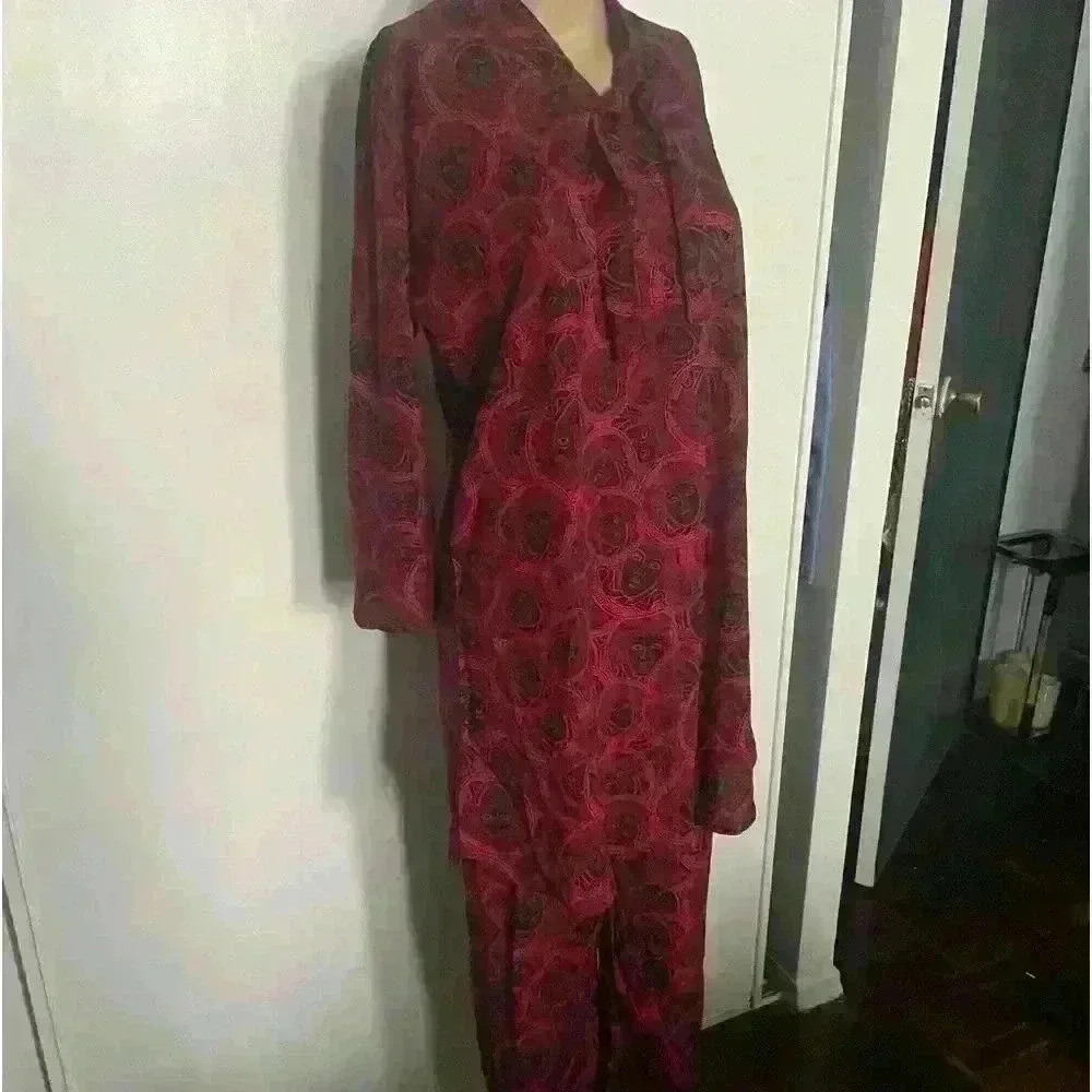 Sexy cute two piece  lounge or casual outing size small no visible sign of flaws